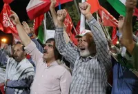 تصاویر/ شب ۱۶۷ از اجتماعات پر شور مردمی، حسینیه‌ی ایران، میدان شهدای اراک