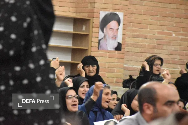 آیین معنوی گرامیداشت امامالمسلمین، سیدالشهدای انقلاب اسلامی، قائد شهید امت،حضرت آیتالله امام خامنهای (ره) و خانواده معظمله، با حضور اقشار مختلف مردم در مسجد جامع سنندج برگزار شد. آیین معنوی گرامیداشت امامالمسلمین، سیدالشهدای انقلاب اسلامی، قائد شهید امت،حضرت آیتالله امام خامنهای (ره) و خانواده معظمله، با حضور اقشار مختلف مردم در مسجد جامع سنندج برگزار شد.