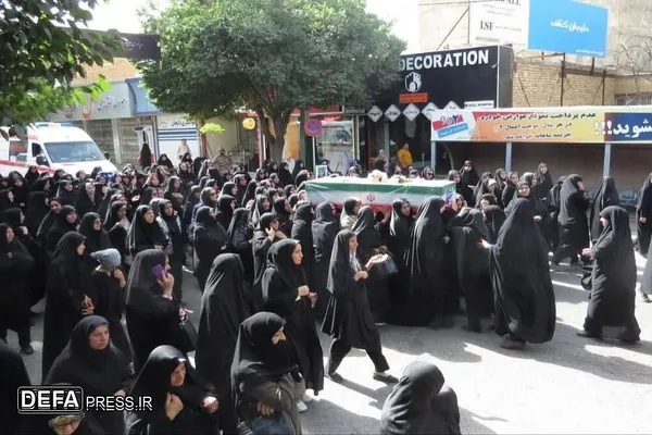 تصاویر/ تشییع پیکر مطهر سه شهید والامقام در شهر خمین