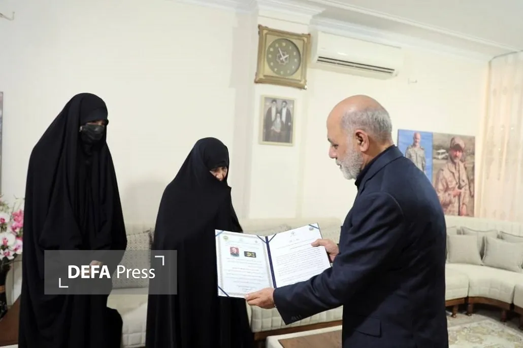 دیدار سرلشکر عبداللهی با خانواده شهید اسدی