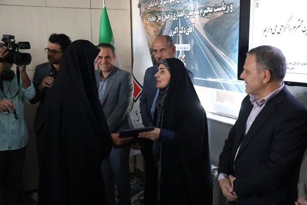فرزانه صادق: دشمن در جنگ تحمیلی به مراکز خدمت‌رسانی به مردم حمله کرد