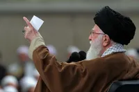 ‌رهبر شهید انقلاب فرمودند: فرهنگ ایثار و شهادت را باید بر بال هنر ترویج کنید