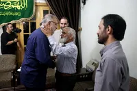 تصاویر/ دیدار شهردار تهران با خانواده شهید مهدی نصر آزادانی در اصفهان