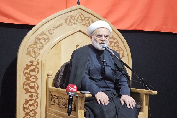 نهضت عاشورا میدان عبور از دنیاطلبی و تجلی فرهنگ ایثار و جهاد و شهادت است