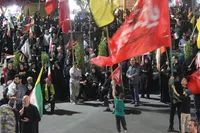 تصاویر/ شب‌زنده‌داری با عطر انقلاب؛ میدان شهدا میزبان بیعت شبانه اراکی‌ها