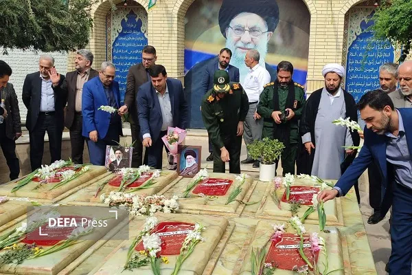 تصاویر/ ادای احترام کارکنان صنعت، معدن و تجارت مازندران به یادمان شهدای گمنام موزه دفاع مقدس و مقاومت مازندران