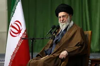 امام خامنه‌ای: انتقال ارزش‌ها و انگیزه‌های دوران دفاع مقدس به نسل جدید نیازمند کار هنرمندانه و پیگیری بی‌وقفه است