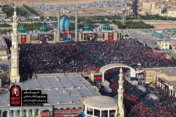 وداع الشعب الإیراني التاريخي في قم بإمامه الشهيد + صور وداع الشعب الإیراني التاريخي في قم بإمامه الشهيد + صور