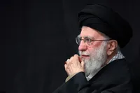 خدمت بی‌منت مهم‌ترین درس رهبر شهید برای مسئولان است