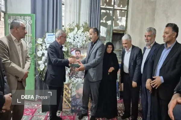 دیدار با خانواده شهدا مایه تجدیدقوا و انگیزه خدمت است