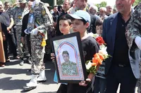 مادر شهید: پسرم با لب تشنه به شهادت رسید / فرزند شهید: شهادت کادوی تولد پدر به من بود