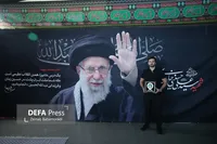 Визит американского медийного деятеля в Национальный музей Исламской революции и священной обороны + фото
