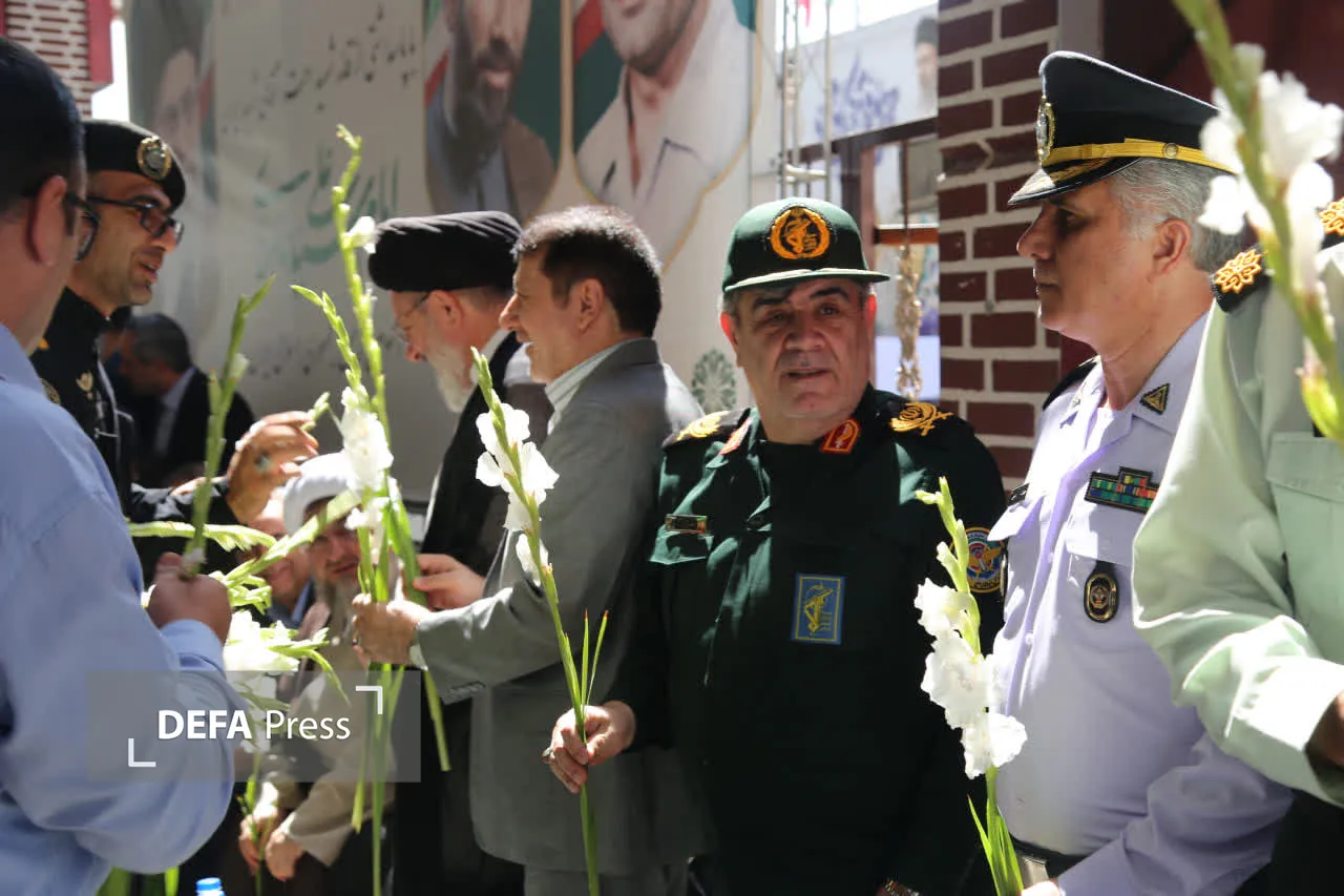 تصاویر/ مراسم غبارروبی مزار شهدا توسط سردار باقری‌نژاد
