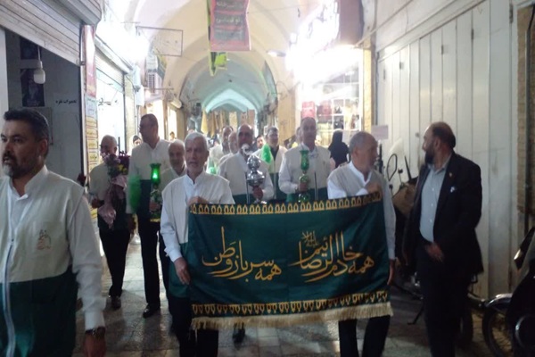 بازار سمنان غرق در عطر رضوی؛