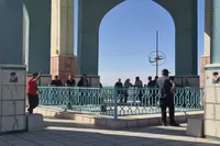 پیاده‌روی اهالی منطقه پونک قزوین به سمت تپه نور شهدا و موزه دفاع مقدس
