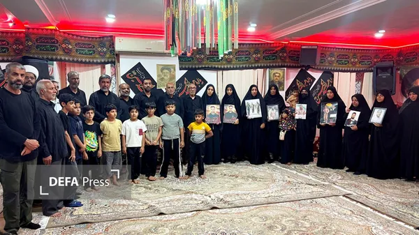 محفل اشک شهدایی با حضور خانواده‌های شهدای جنگ رمضان در رودان