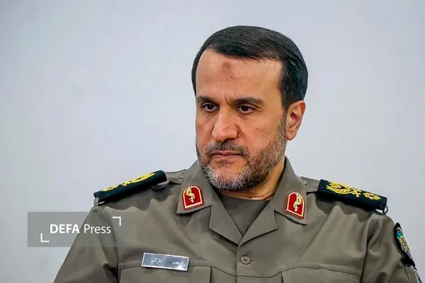 تقدیر سردار کارگر از مدیر ادبیات و تاریخ اداره کل حفظ آثار و نشر ارزش‌های دفاع مقدس و مقاومت مازندران