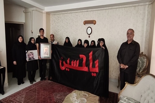 خادمان ستاد عتبات عالیات زنجان با خانواده شهید «ستار خدابخش» دیدار کردند خادمان ستاد عتبات عالیات زنجان با خانواده شهید «ستار خدابخش» دیدار کردند