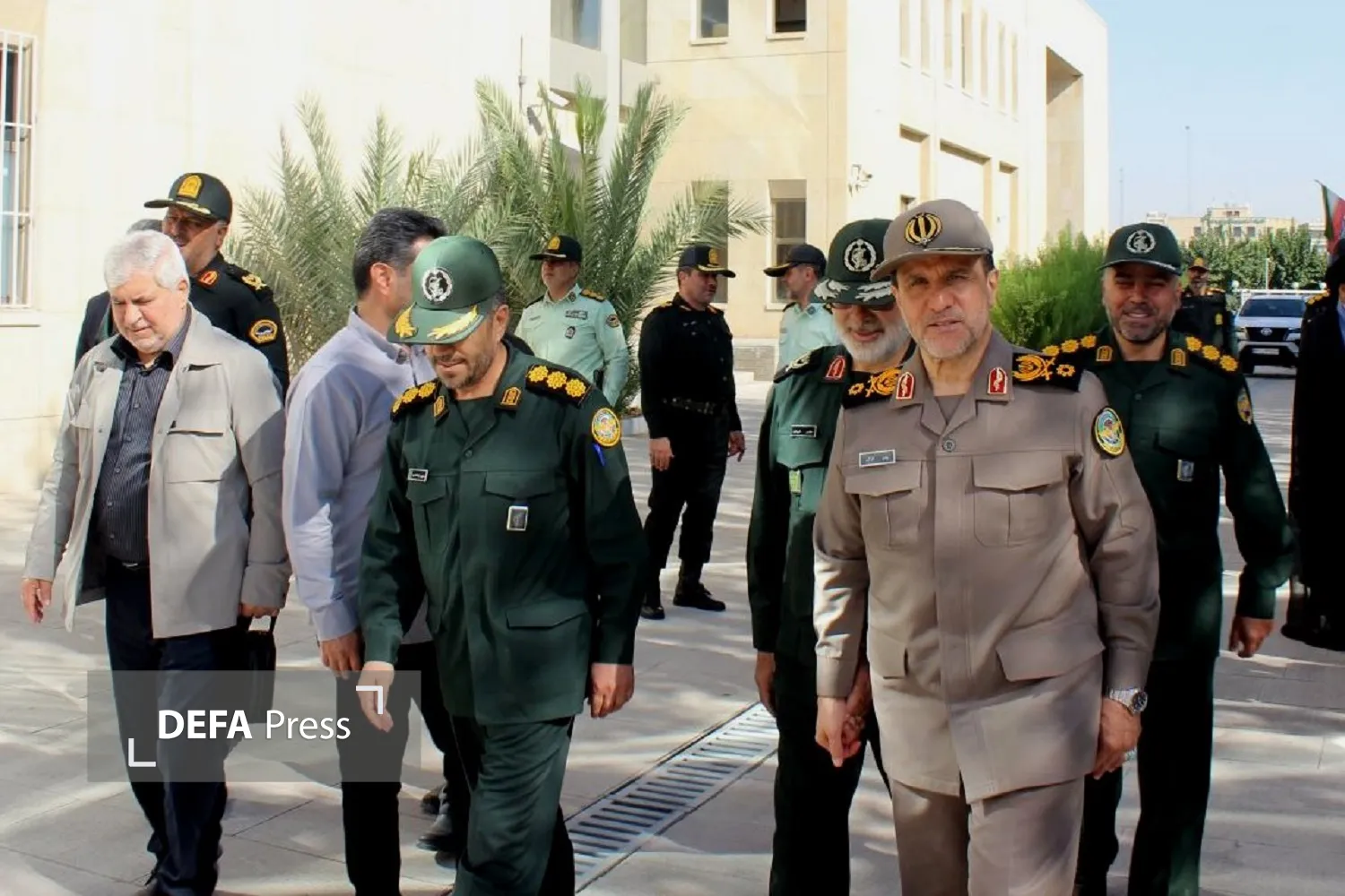 بازدید سردار کارگر از موزه دفاع مقدس اصفهان