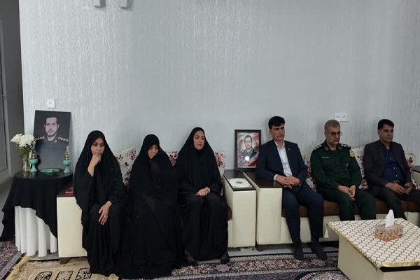 دیدار مسئولان با خانواده شهیدان «رضا آذری‌نسب» و «سید سجاد تقوی»، در کهگیلویه و بویراحمد
