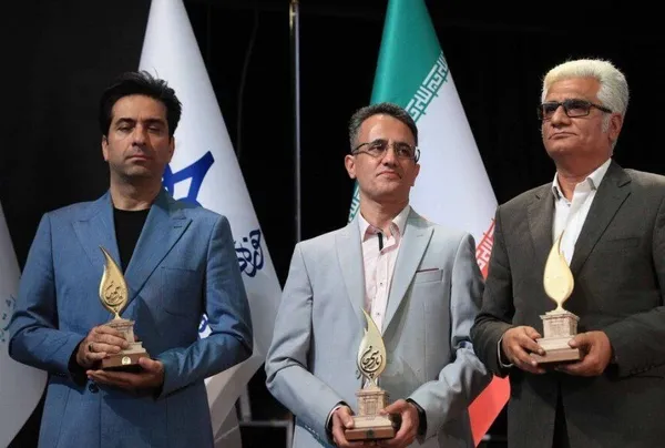اعطای نشان ملی پارسی‌جان به بنیان‌گذار گنجور/ محمد معتمدی تجلیل شد