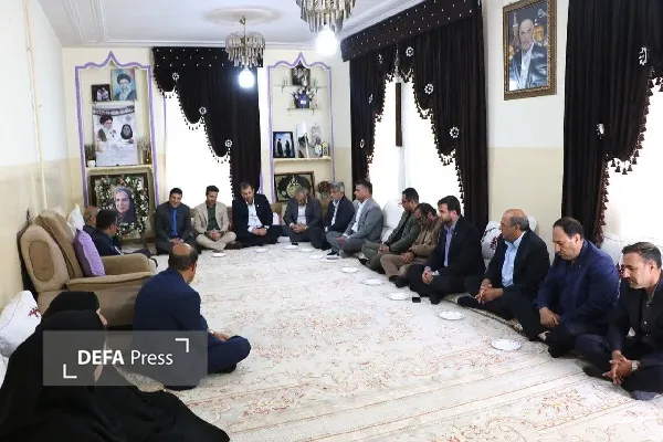 دیدار مسئولان مرکز وکلای قوه قضائیه کهگیلویه و بویراحمد با خانواده شهیده «پوران قلی پور» در یاسوج دیدار مسئولان مرکز وکلای قوه قضائیه کهگیلویه و بویراحمد با خانواده شهیده «پوران قلی پور» در یاسوج