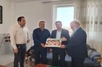 دیدار خادمان شهدا با خانواده شهید مهدی سیرت/ روایت ماندگار یک روحانی پاسدار در آبیک