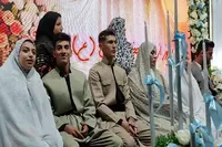 مراسم عقد چند زوج جوان سنندجی در تجمع مردمی حمایت از ایران برگزار شد+ فیلم