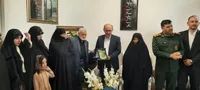رونمایی از کتاب «پرواز اردیبهشت» در محضر پدر و مادر استاندار شهید مالک رحمتی