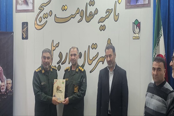سرهنگ حبیب زاده:بسیج اقیانوسی بیانتها که موجهای برخاسته از دل مردم است سرهنگ حبیب زاده:بسیج اقیانوسی بیانتها که موجهای برخاسته از دل مردم است