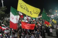 تصاویر/ حضور پرشور مردم اراک در میدان شهدا؛ تجدید بیعت با آرمان‌های انقلاب و حمایت از رهبری