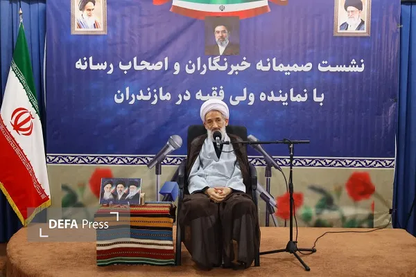 آیت الله محمدی لائینی: خبرنگاران در خط مقدم جنگ رسانهای هستند آیت الله محمدی لائینی: خبرنگاران در خط مقدم جنگ رسانهای هستند