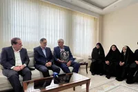 دیدار رئیس بنیاد شهید با خانواده شهیدان رحیمی و رجبی در ایلام