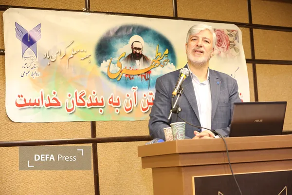 بزرگداشت مقام معلم در دانشگاه ازاد اسلامی کرمانشاه