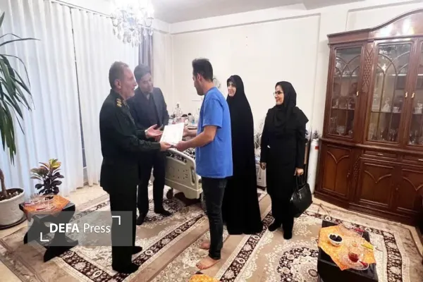 دیدار و عیادت مسئولان قزوین با جانباز ۷۰ درصد لشکر ۱۶ زرهی
