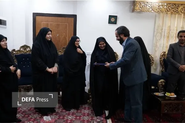 دیدار مسئولان دانشگاه فرهنگیان کهگیلویه و بویراحمد با خانواده شهید «کرم‌الله افشار»