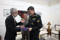 فیلم/ دیدار سردار رادان و سردار کارگر با خانواده شهید حدادعادل