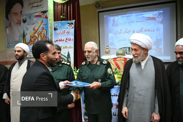 تصاویر/ آیین تجلیل از پیشکسوتان دفاع مقدس و مقاومت شهرستان سرچهان با حضور نماینده ولی فقیه در فارس