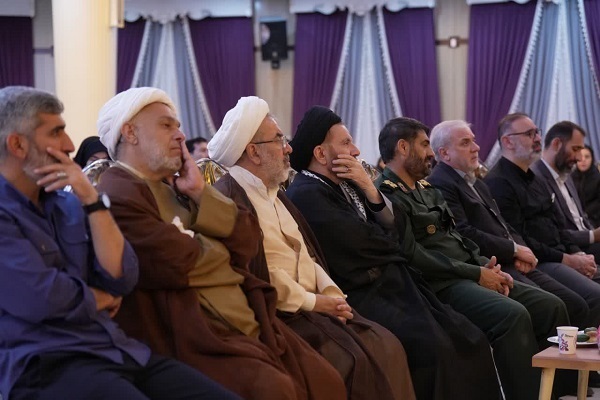 آیین تجلیل از خانوادههای معظم شهدا در لرستان+ تصاویر آیین تجلیل از خانوادههای معظم شهدا در لرستان+ تصاویر