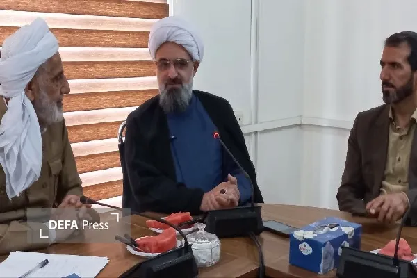 هر حرف و حرکتی که سبب دو دستگی شود زبان شیطان و منکر است