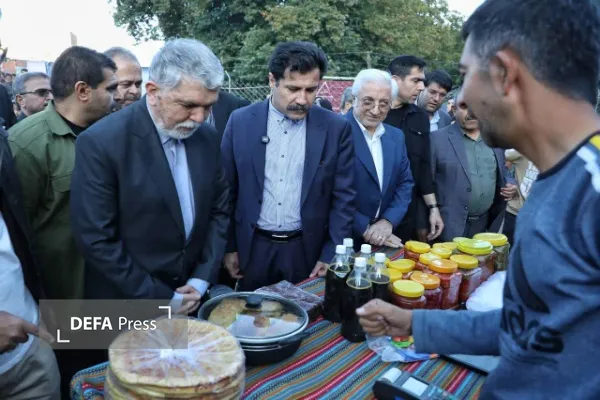 وزیر فرهنگ و ارشاد اسلامی
