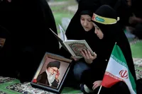 هم‌عهدی دختران دانش‌آموز اصفهانی با رهبر شهید