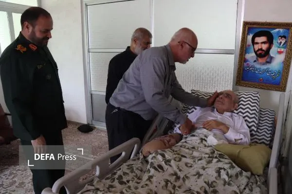 عیادت مدیرکل حفظ آثار دفاع مقدس مازندران از آزاده دفاع مقدس حجت الاسلام «جمشیدی» + تصاویر