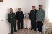 دیدار مدیرکل حفظ آثار و نشر ارزش‌های دفاع مقدس همدان با خانواده شهید «احمد شوهانی» + تصاویر