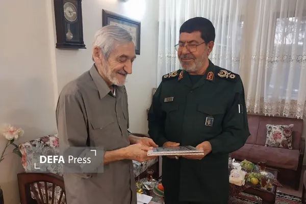 تجلیل از بنیان‌گذاران روایتگری دفاع مقدس و تأکید بر رسالت تاریخی جامعه راویان