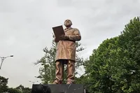 رونمایی از تندیس شهید چمران در بزرگراه چمران