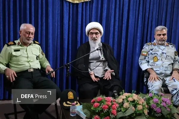 آیت الله صفایی بوشهری: دشمن در تهاجمات نظامی خود شکست مفتضحانه خورده است
