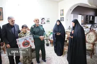 تصاویر/ دیدار مدیرکل حفظ آثار دفاع مقدس و مقاومت فارس با خانواده شهید «محمدکاظم بابایی»