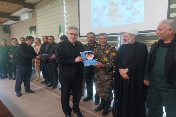 شهید چمران یک نخبه علمی و الگوی کامل ایمان و شجاعت بود شهید چمران یک نخبه علمی و الگوی کامل ایمان و شجاعت بود
