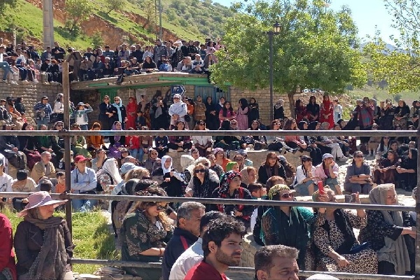 آوای سنتی - مذهبی «کومسای» در اورامان کردستان طنینانداز شد آوای سنتی - مذهبی «کومسای» در اورامان کردستان طنینانداز شد